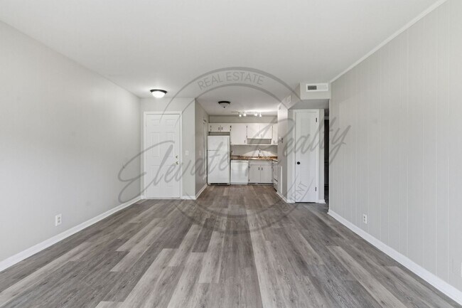 Building Photo - SPRING SPECIAL!! FIRST MONTH FREE on this ONE Bedroom Condo, First Floor, across from Madison Park!