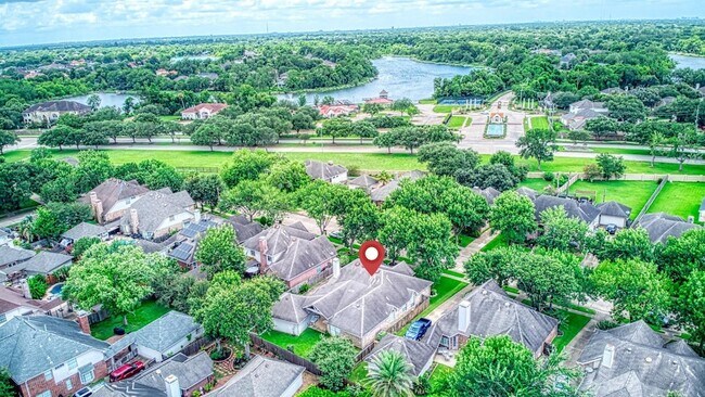Building Photo - 2123 Meadow Park Cir