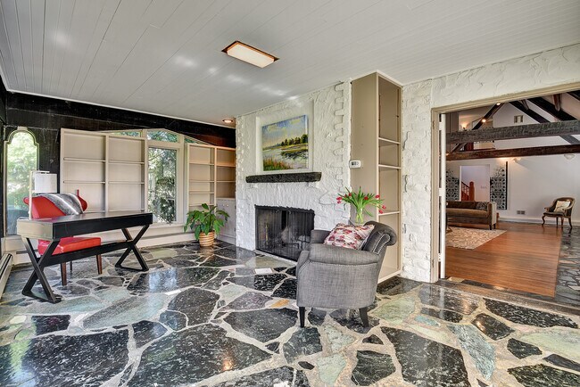Building Photo - 430 Orienta Ave