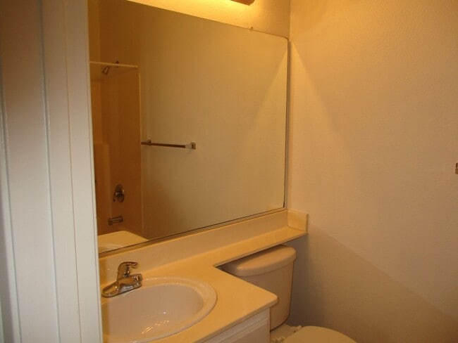 Building Photo - Desirable River Colony 2 Bedroom 2 Bath 3rd Floor Condo