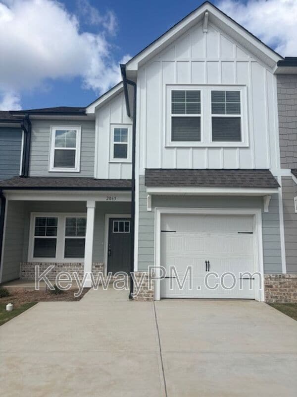 Building Photo - 2065 Denmark Ave SE