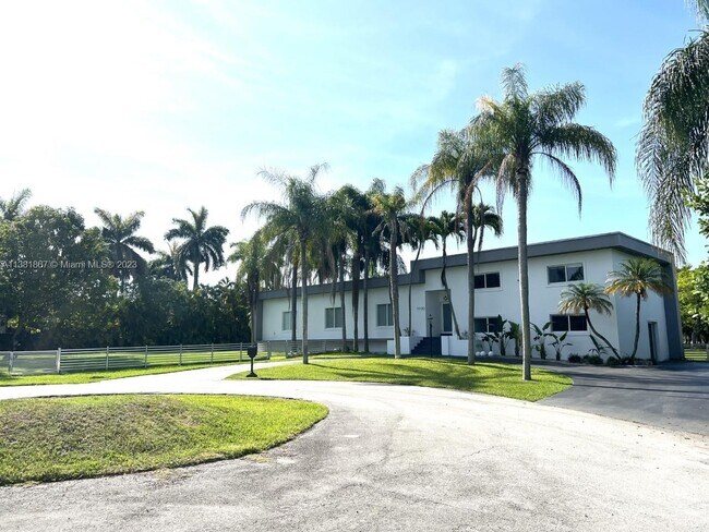 Building Photo - 7720 SW 147th Terrace