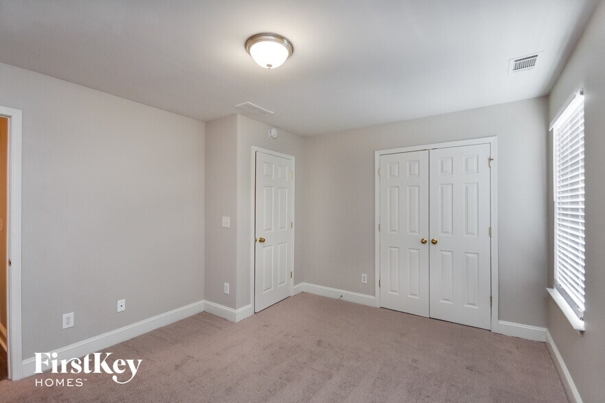 Building Photo - 4611 River Rd