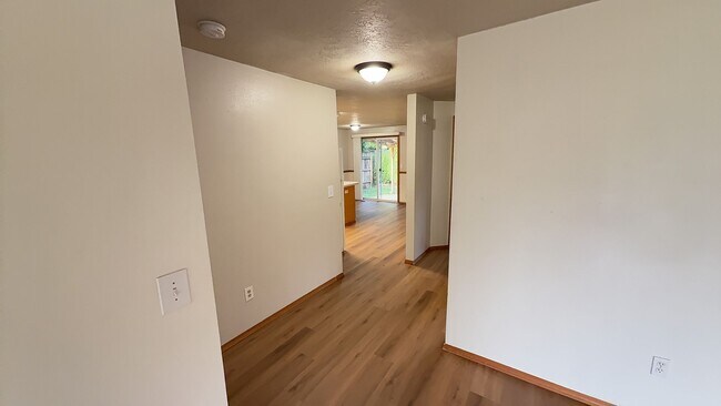 Building Photo - 3 Bedroom 1.5 Bath Home Fenced Yard, Shed & Garage