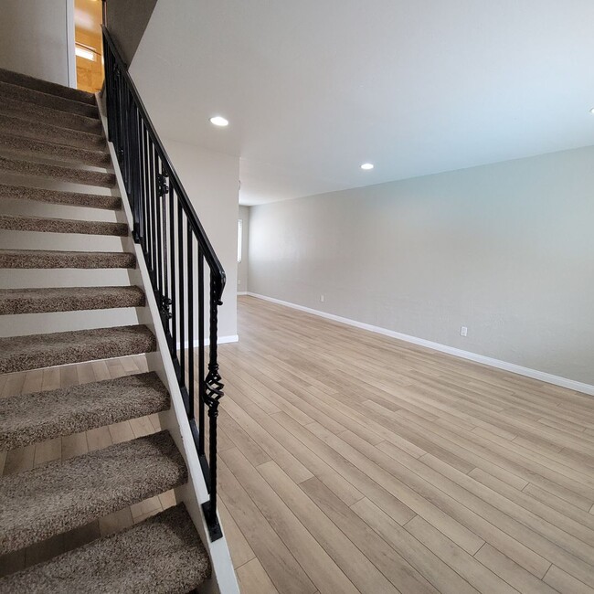 Building Photo - Live and Love this Coastal Condo in Del Ma...