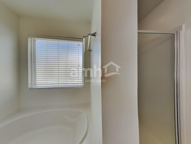 Building Photo - 2010 Blue Stream Ln