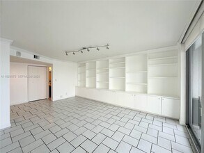 Building Photo - 16570 NE 26th Ave