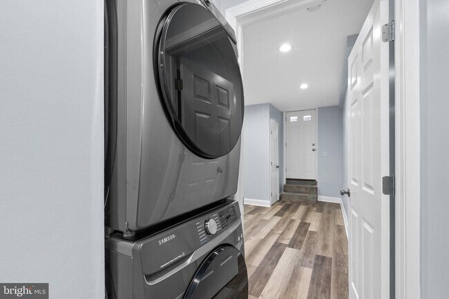 Building Photo - 1641 4th St NW