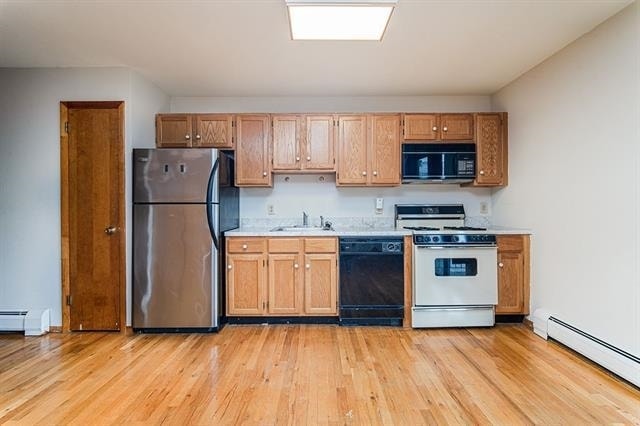 Building Photo - 208 1st St