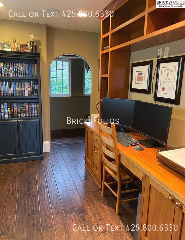 Building Photo - Wake Up to Lake Union – Tudor Home in Prim...