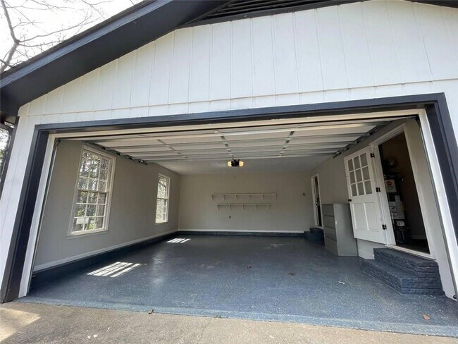 Building Photo - 1202 Lafayette Dr SW