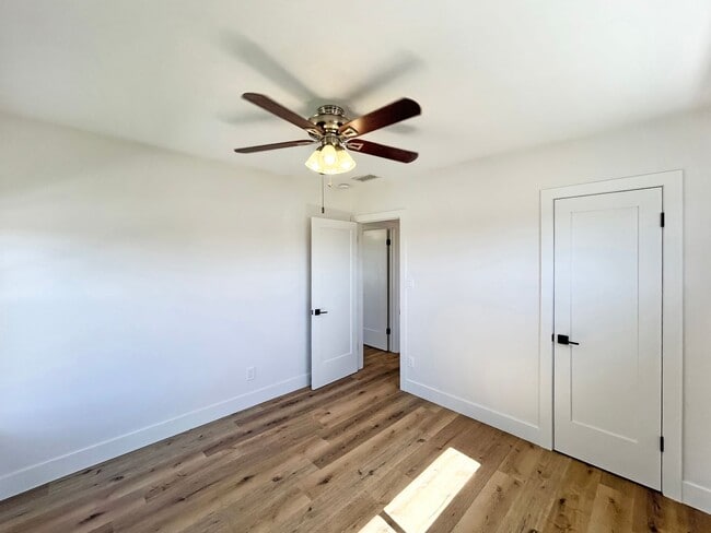 Building Photo - Gorgeous 3B/2BA house w/ Large Backyard, A...