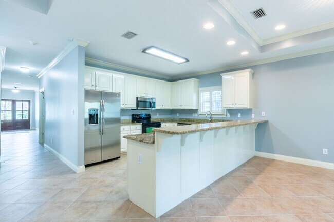 Building Photo - 6149 Madison Dr