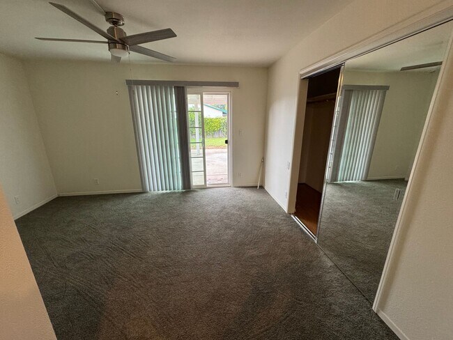Building Photo - 5 Bedroom, 3.5 Bath, Beautiful 1,856 SQ FT...