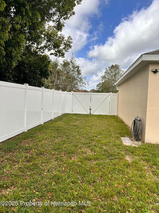 Building Photo - 10405 Lafoy Rd