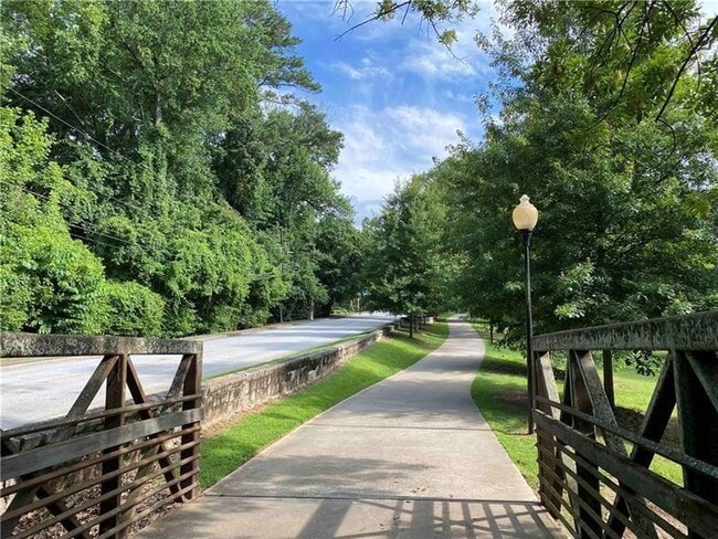 Building Photo - 42 Pine Lake Dr NW