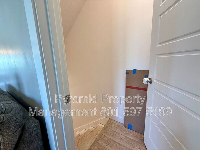 Building Photo - 6733 N Mount Jefferson