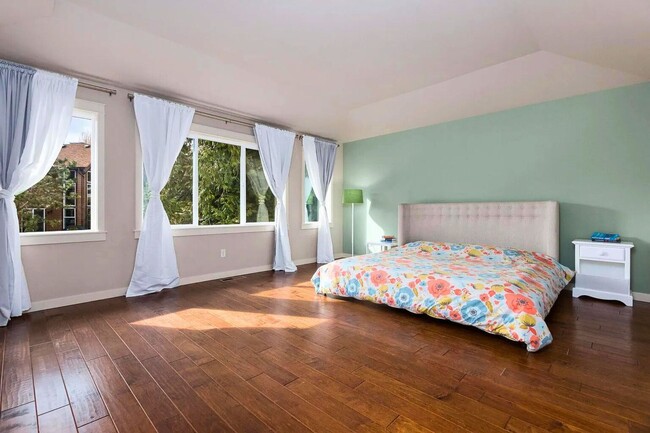 Building Photo - GORGEOUS 5 Bedroom Home in Sammamish