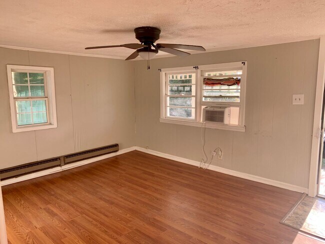 Building Photo - 308 N 14th St