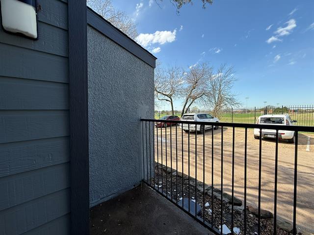 Building Photo - 9696 Walnut St