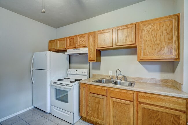 Building Photo - Renovated 3-Bed Gem Minutes from OU & Camp...