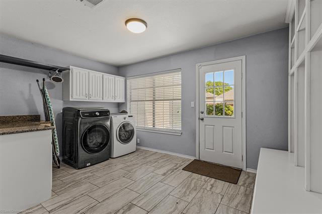 Building Photo - 1531 Pickwick Ln