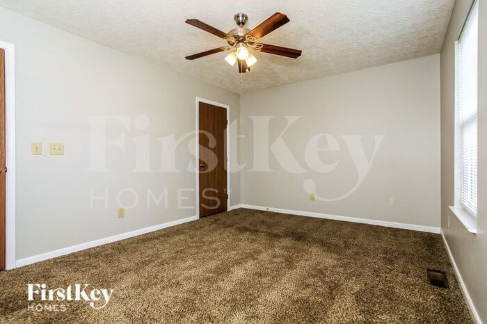 Building Photo - 32 Mallard Dr