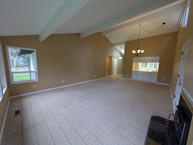 Building Photo - Hidden Gem in Southworth. Minutes from Waterfront & Ferry Terminal. Available NOW!