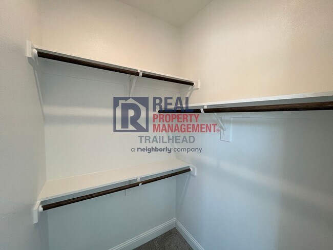 Building Photo - Stylish 3 Bed, 2 Bath Home in Gated Lakeside Community!