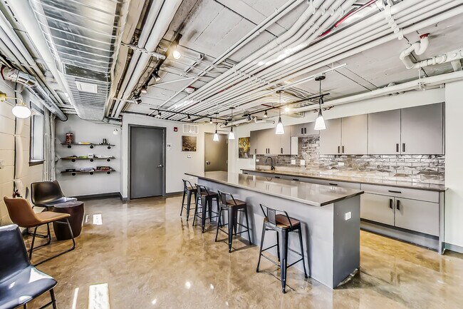 Building Photo - 551 W Euclid Ave