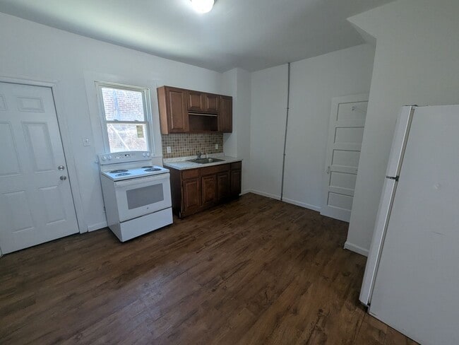 Building Photo - Updated Home - Nicetown