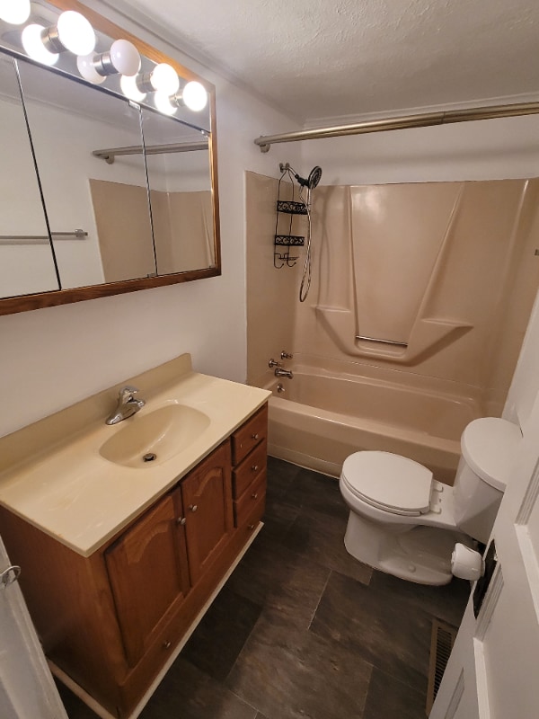 Building Photo - 23 Lance Dr