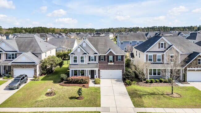 Building Photo - Gigantic Gorgeous Home in Pooler!