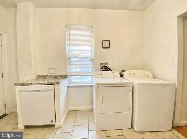 Building Photo - 2030 N Gratz St