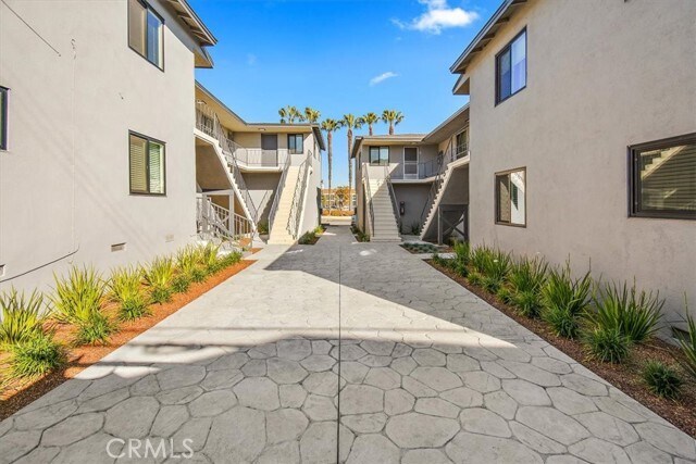 Building Photo - 2120 Manhattan Beach Blvd