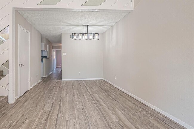 Building Photo - 9393 Westwood Village Dr