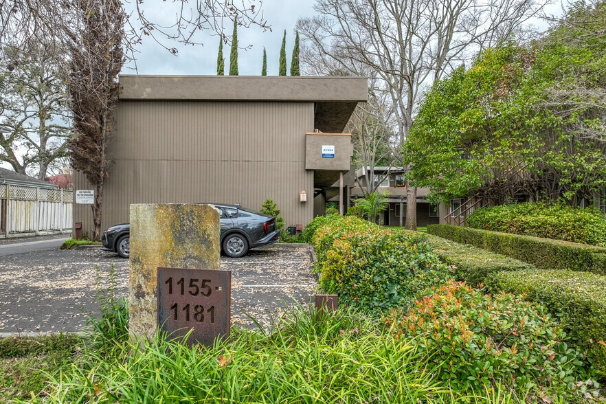 Building Front - Warren Street, 1151-1181*