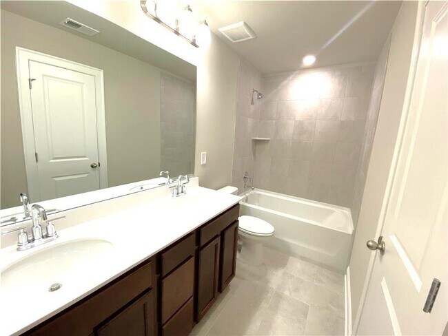 Building Photo - 912 Sweetwater Grove