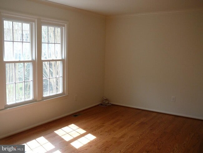 Building Photo - 8607 Dellway Ln