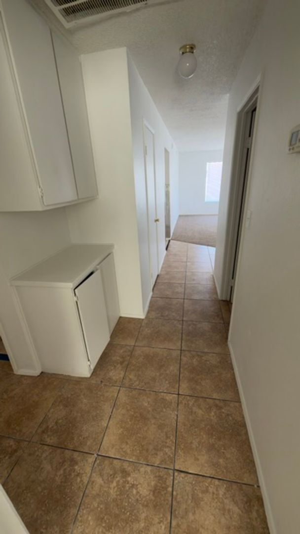Building Photo - 4295 Sunnyview Ct