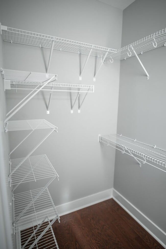 Building Photo - 2 BR 2.5 BA- Downtown Greenville Townhome- FOR RENT