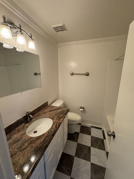 Building Photo - 3031 Flora Vista