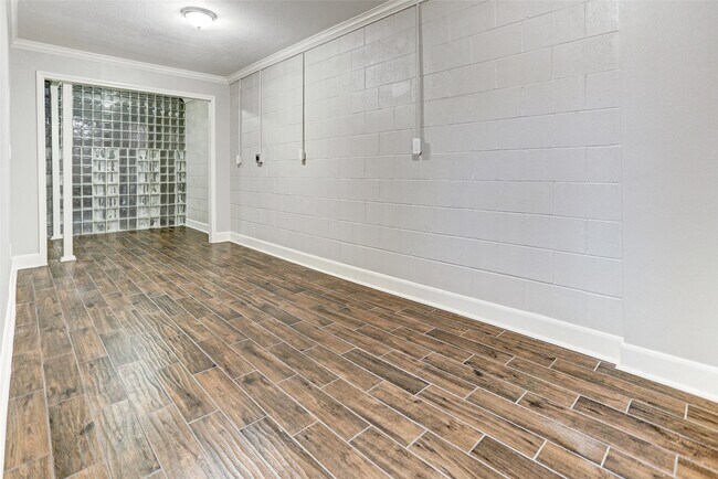 Building Photo - 4315 Woodvalley Dr