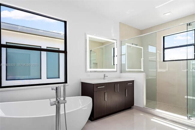 Building Photo - 9362 Tulip Leaf Ct