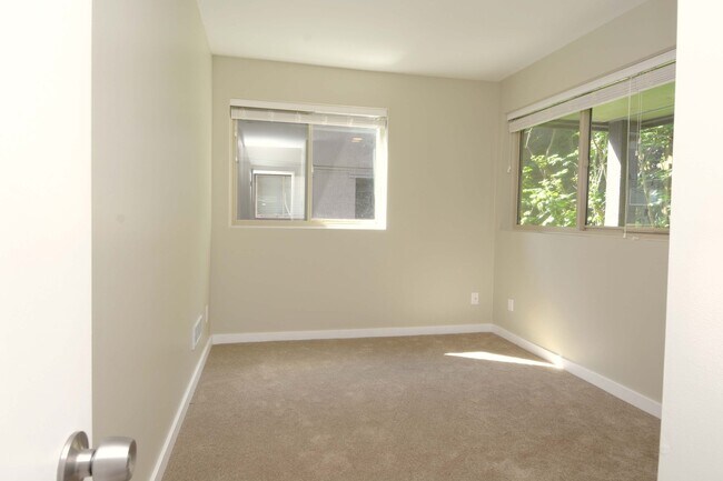 Building Photo - South Lake Union / Queen Anne Condo at The...