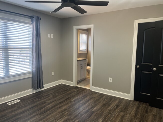 Building Photo - 77 Emanuel Ct