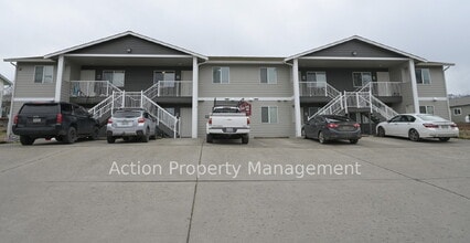 Building Photo - 2 bed 1 bath, top floor apartment in Port Angeles, close to Peninsula College and the Olympic Nat...
