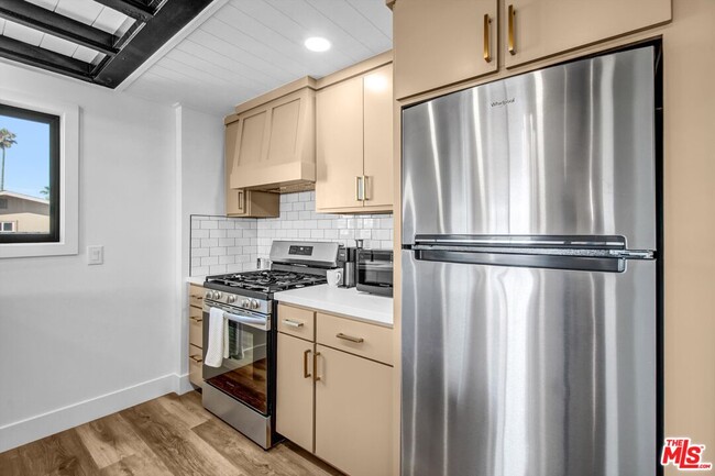 Building Photo - 1083 Montauk Ln