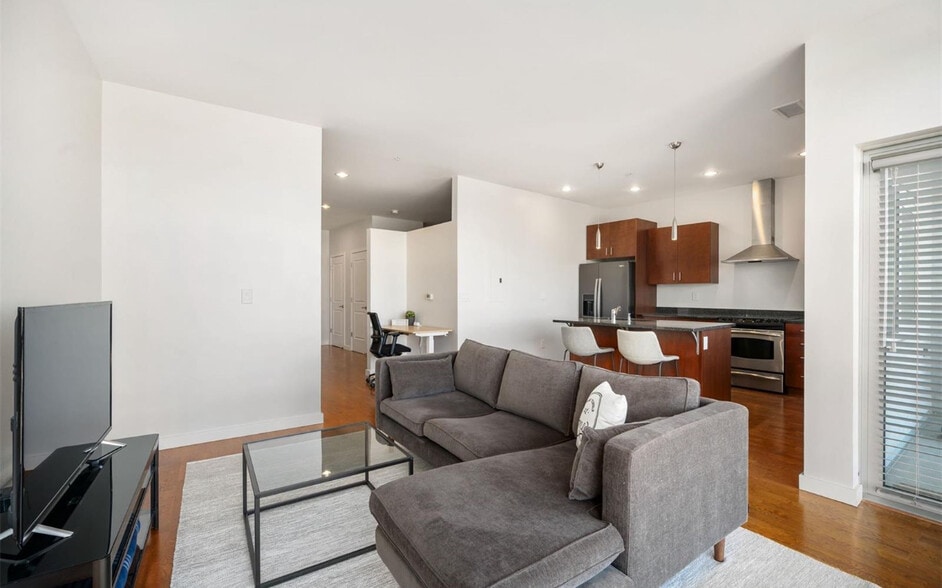 Building Photo - 2958 Syracuse St