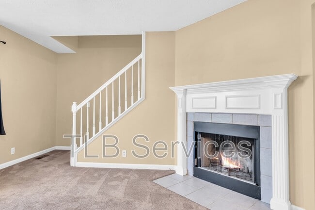 Building Photo - 211 Fall Creek Dr